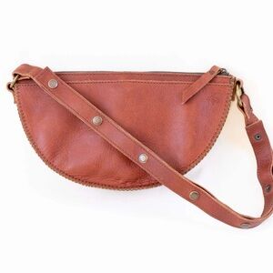 Lyons Leather Co. “Bee” Versatile! crossbody, waist pack or shoulder bag Cognac